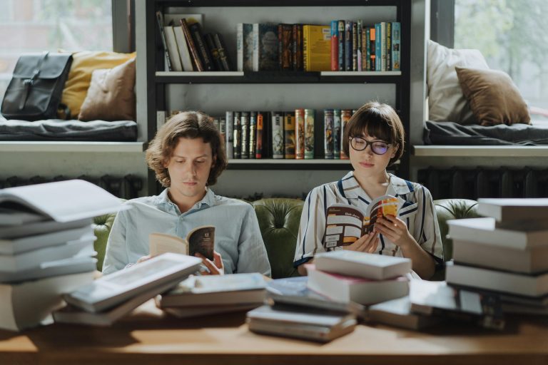Perbandingan antara introvert dan social anxiety dalam kehidupan sehari-hari