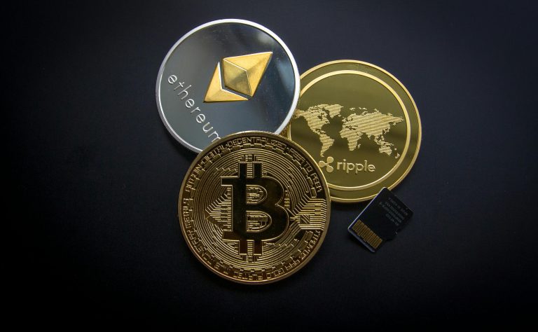 Diagram sederhana perbandingan Bitcoin, Ethereum, dan Altcoin